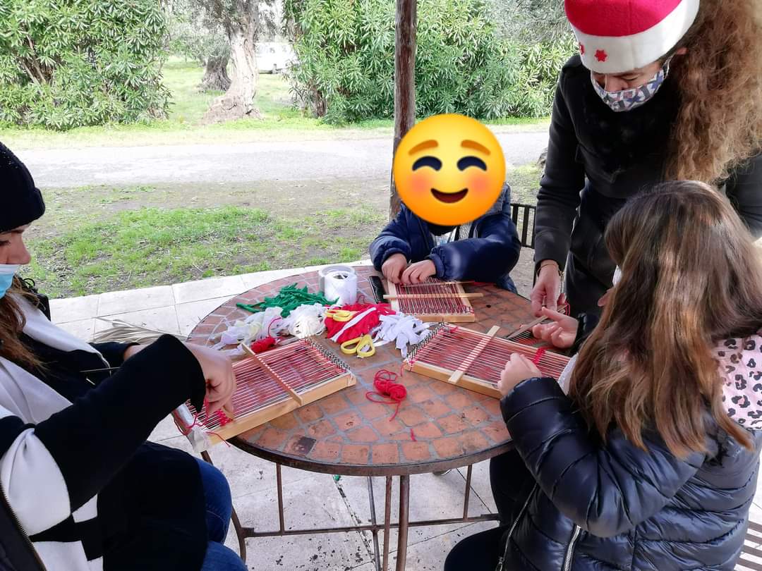 Donne che lavorano insieme con i figli, cos’è Nildee di Moravia Paratore