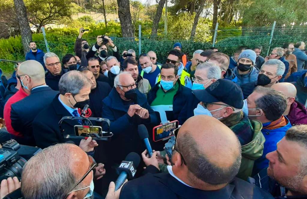 Protesta tir, rischio di blocco a oltranza: si teme per cibo e carburante