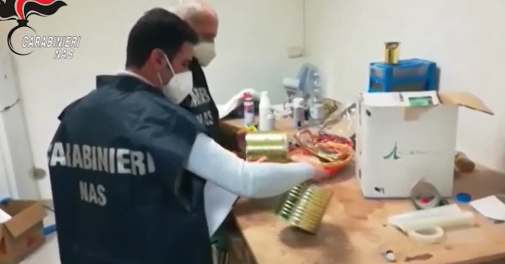 Catania, cibi scaduti e false etichette, scatta maxi sequestro dei Nas