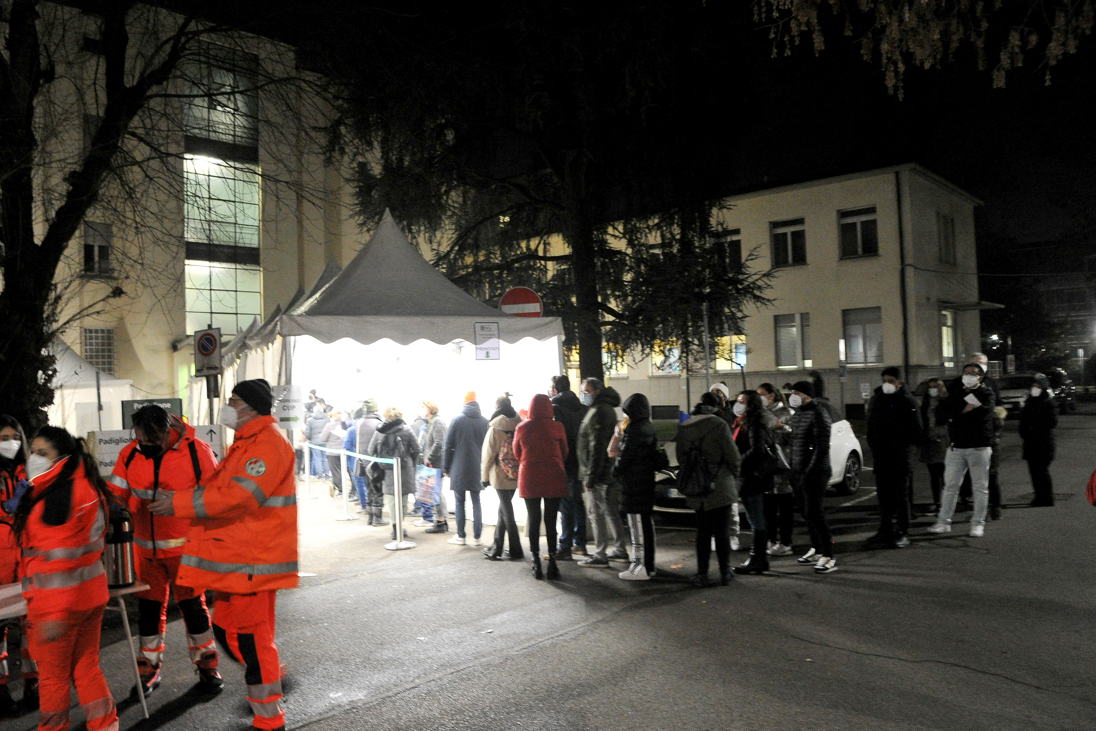Covid, in Sicilia 5.754 nuovi casi: calano i ricoveri
