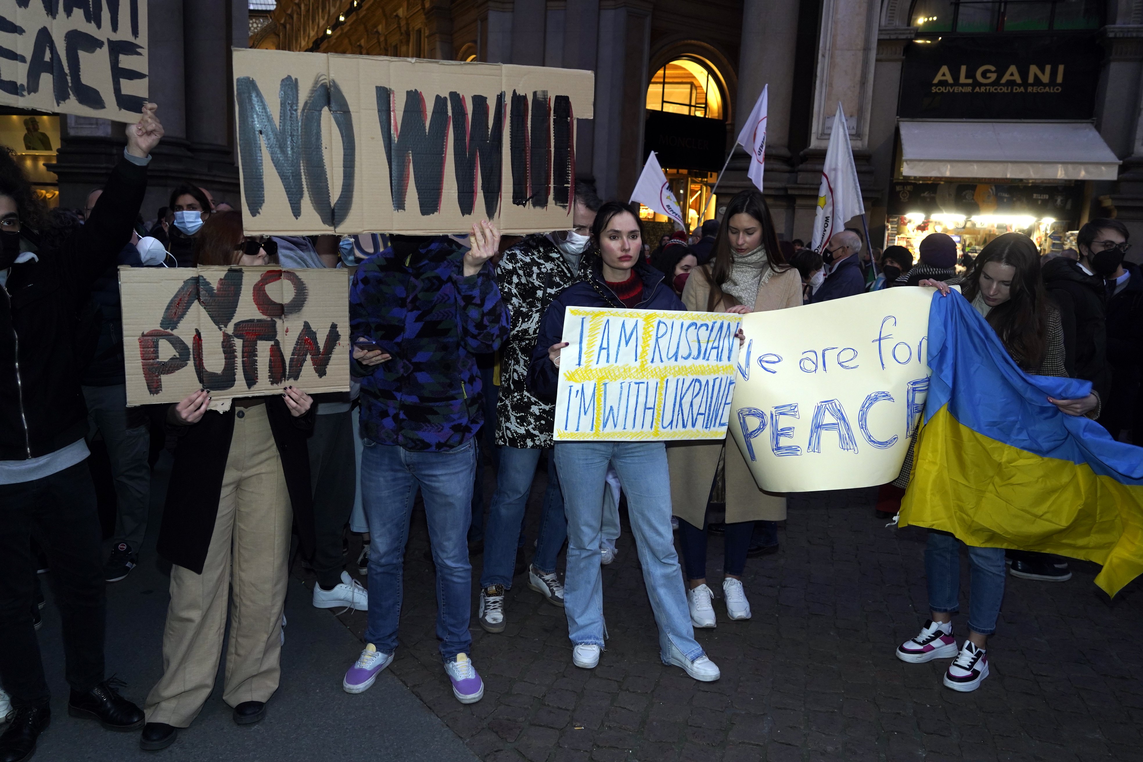 Per entrare in Polonia 15 ore in fila, l’odissea delle donne ucraine