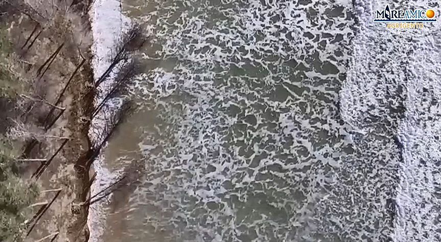 Eraclea Minoa, mareggiata cancella il boschetto sulla spiaggia