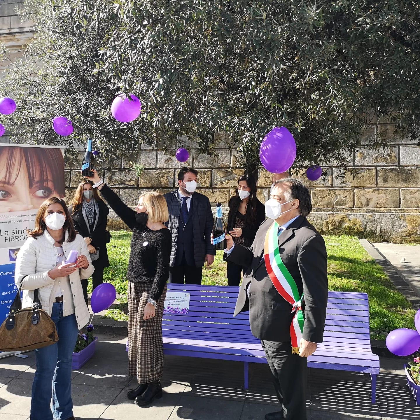 Palermo, inaugurata la panchina viola dedicata dagli affetti da fibromialgia Palermo, inaugurata la panchina viola dedicata dagli affetti da fibromialgia