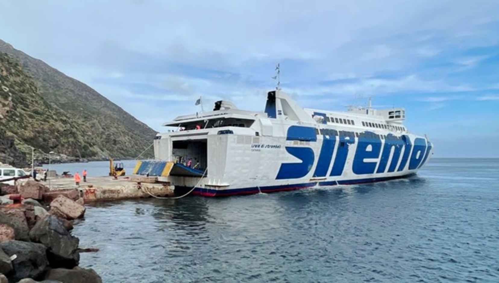 Filicudi, lavori al porto quasi ultimati, dopo 13 anni di stop