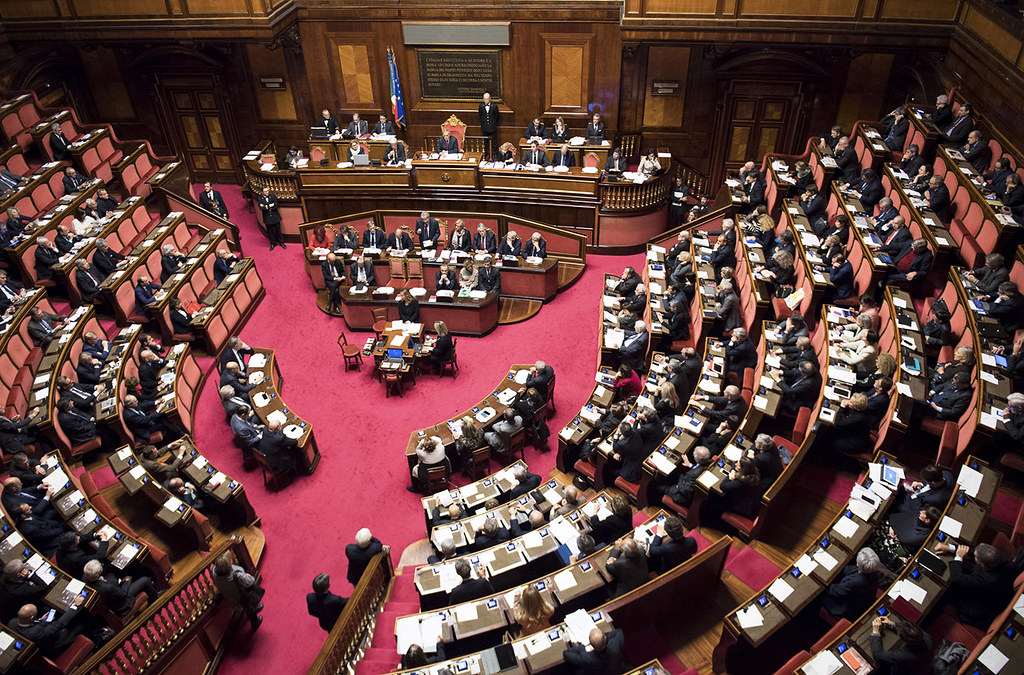 Spingere sullo sviluppo tagliando spese inutili