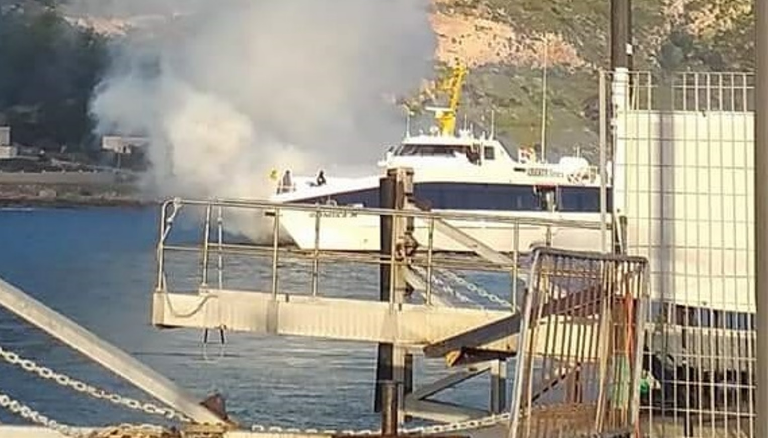 Favignana, incendio sull’aliscafo, fumo nero e paura a bordo