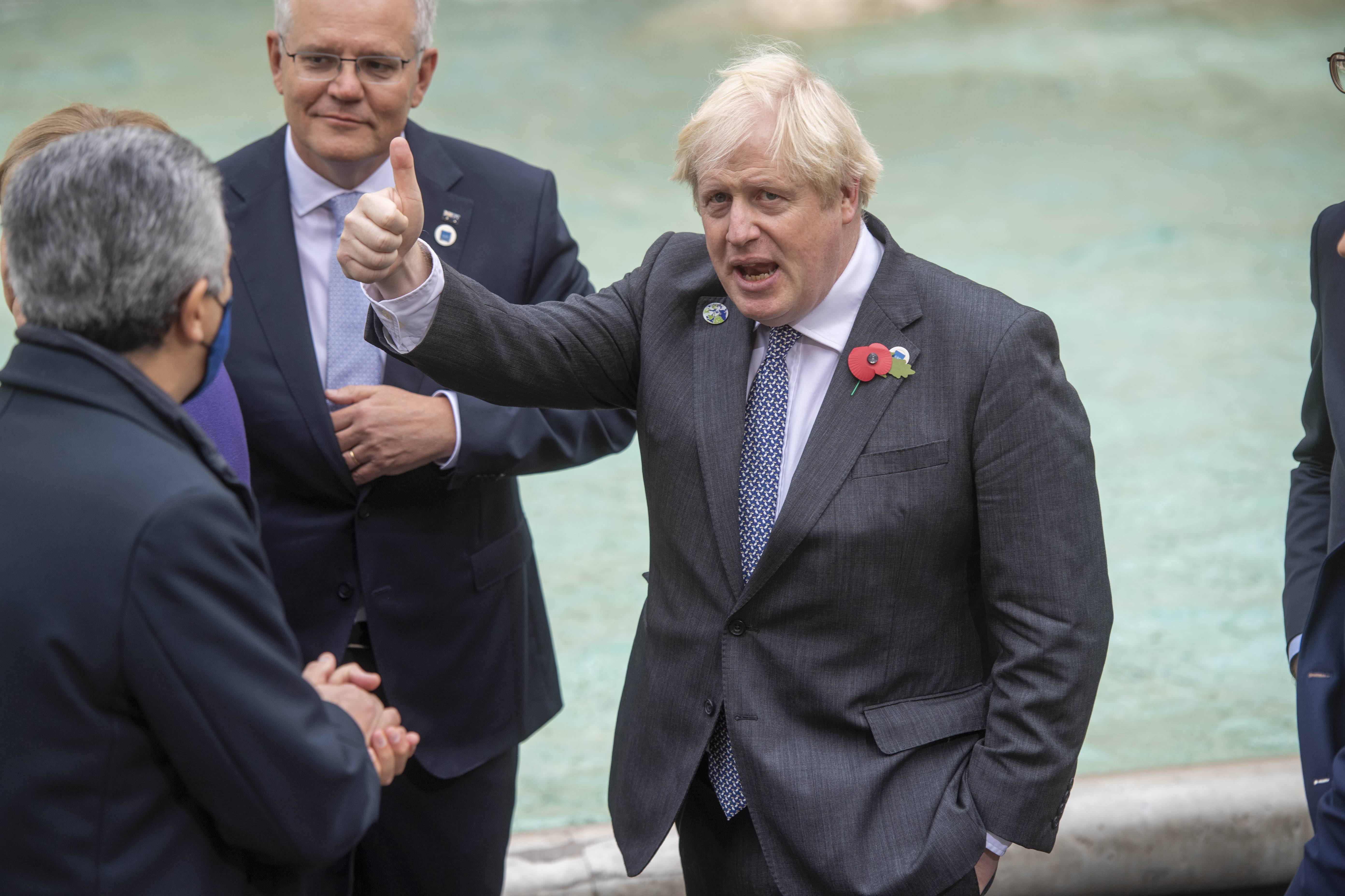 Covid Inghilterra, niente più quarantena per i positivi