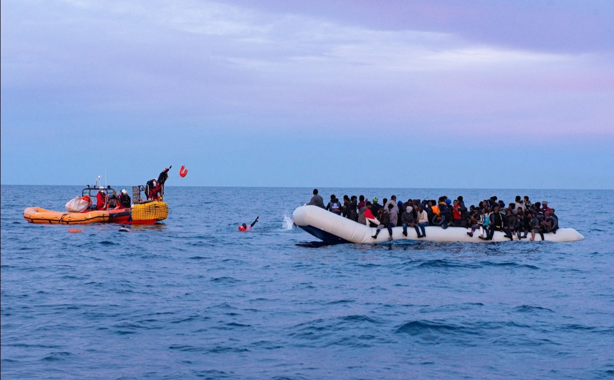 L’odissea dei migranti, dall’inferno Mediterraneo all’accoglienza in Sicilia