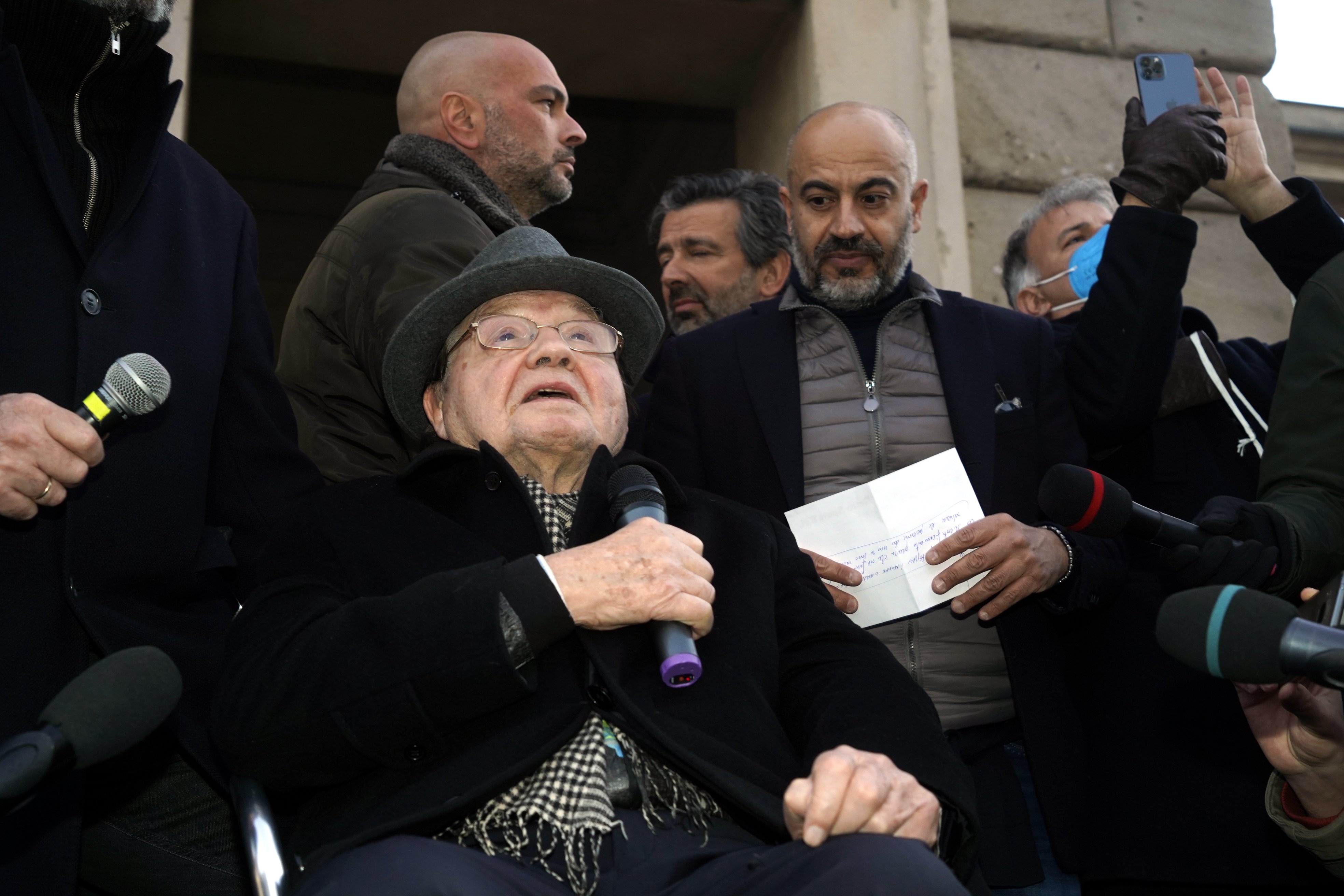 Il premio Nobel Luc Montagnier è morto, la conferma, era paladino no vax