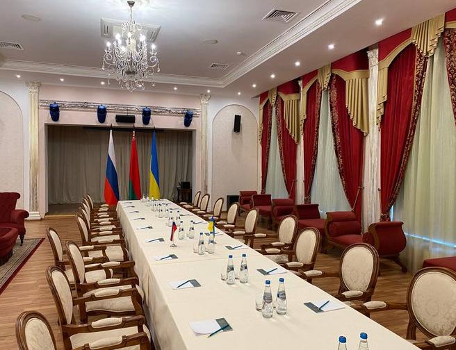 Negoziati Ucraina-Russia, “Piccoli passi avanti”, ma la pace è lontana