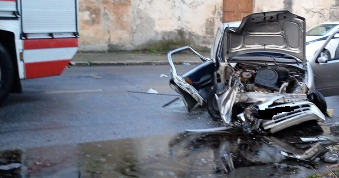 Statale 188, camion ribaltato e conducente ferito