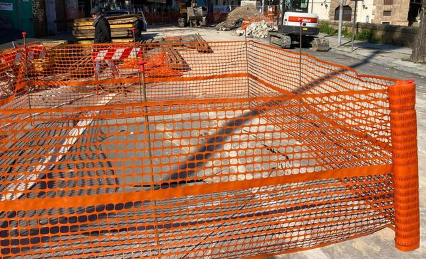 Palermo, crolla parte di strada nella zona del Papireto