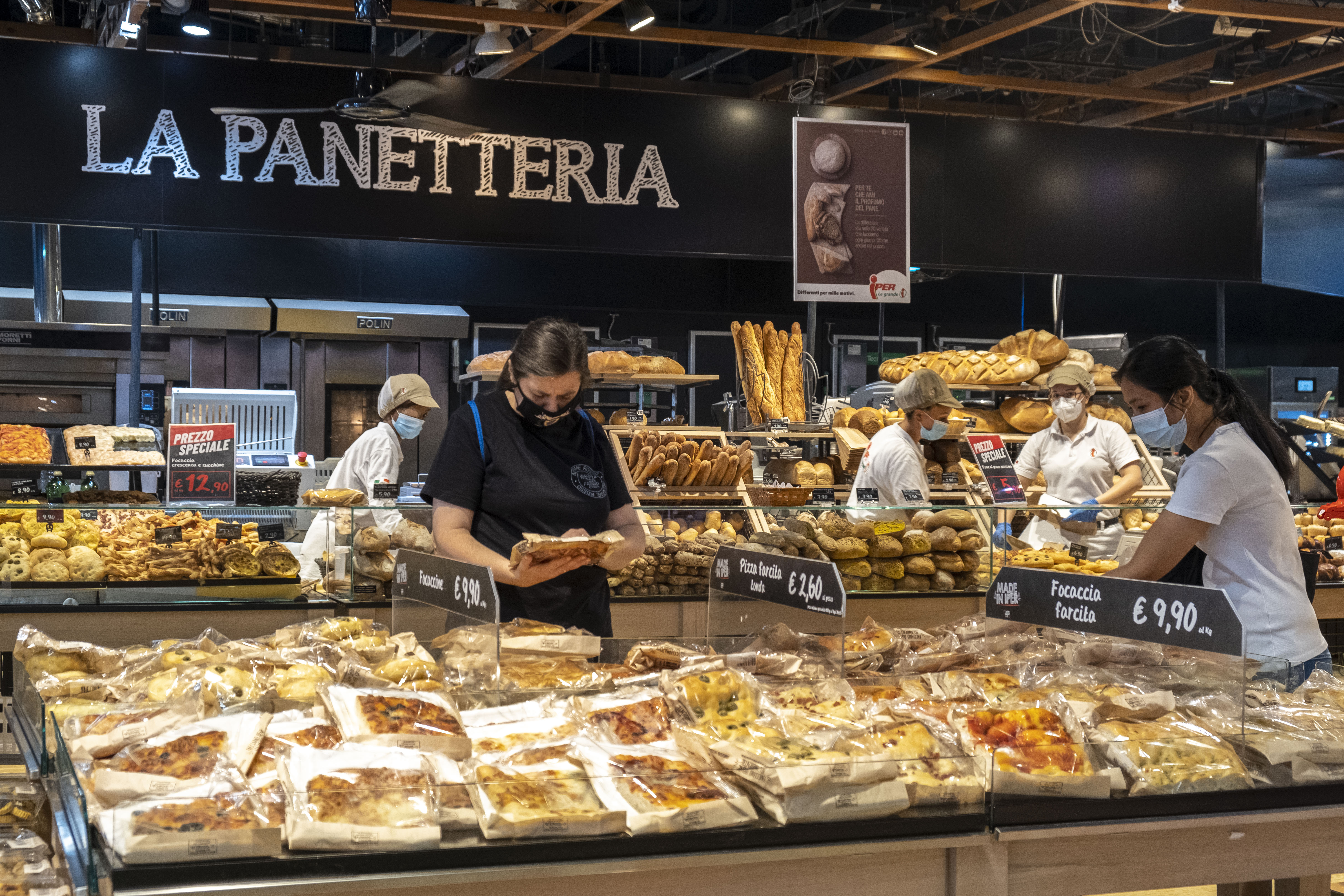 Con la guerra in Ucraina sale alle stelle il prezzo di pane, pasta e pizza