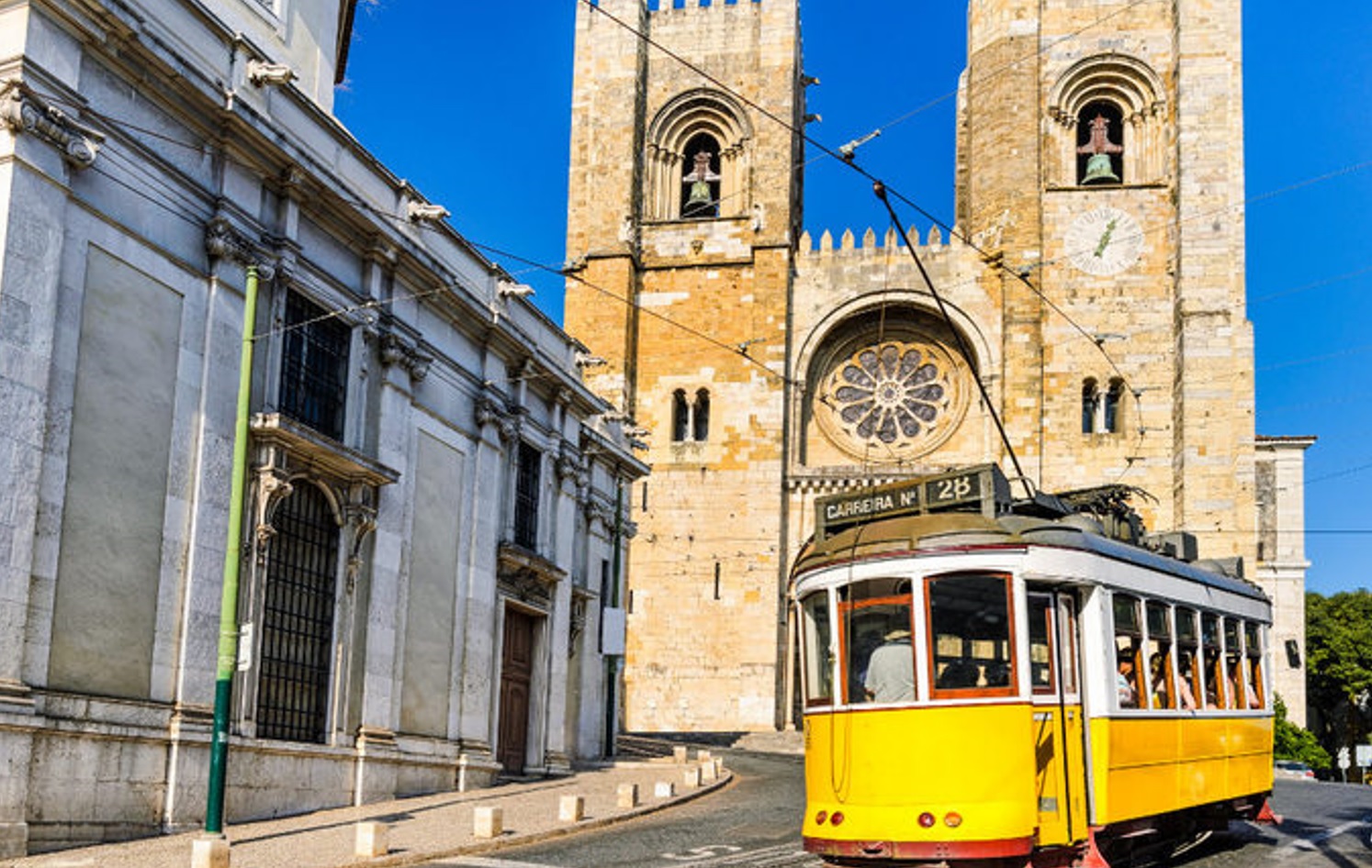 Investito dal tram in Portogallo, grave un uomo di Vittoria