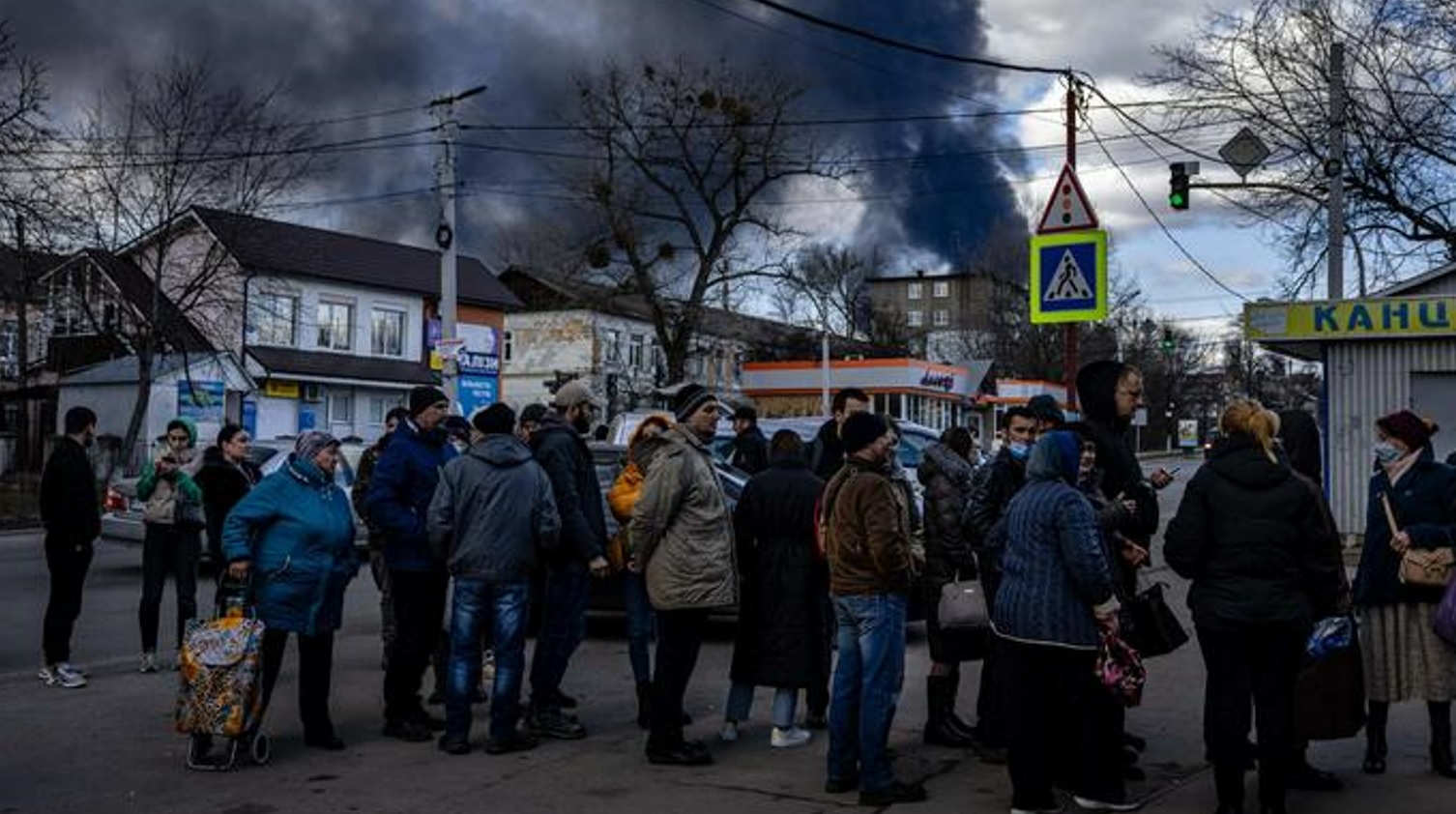 Guerra Ucraina, “Prima i bianchi”, profughi africani minacciati dai fucili – VIDEO