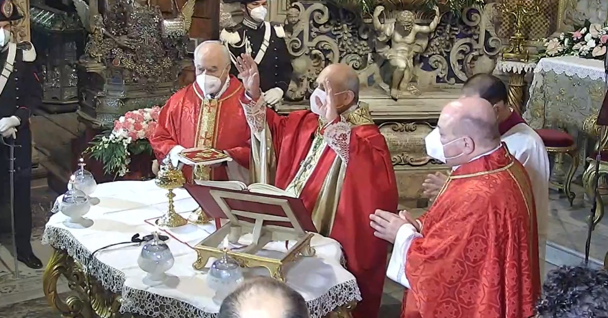 Catania, Festa di Sant’Agata, il pontificale all’alba in Cattedrale a porte chiuse
