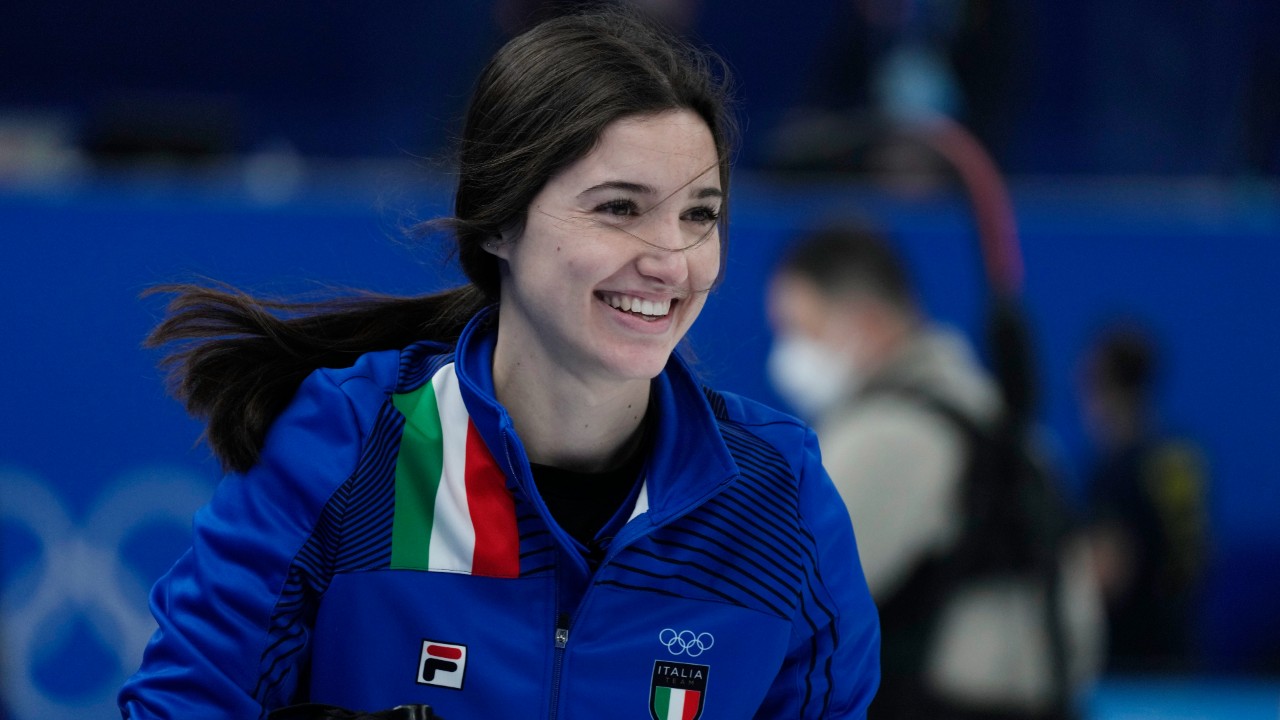 Chi è Stefania Constantini, la ragazza d’oro del curling italiano