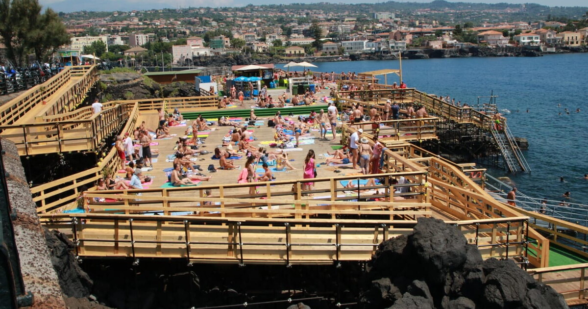 Stagione estiva, procedure anticipate per il ritorno a giugno dei solarium sulla Scogliera