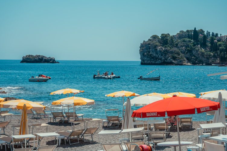 Concessioni balneari, appello di Taormina alla Regione