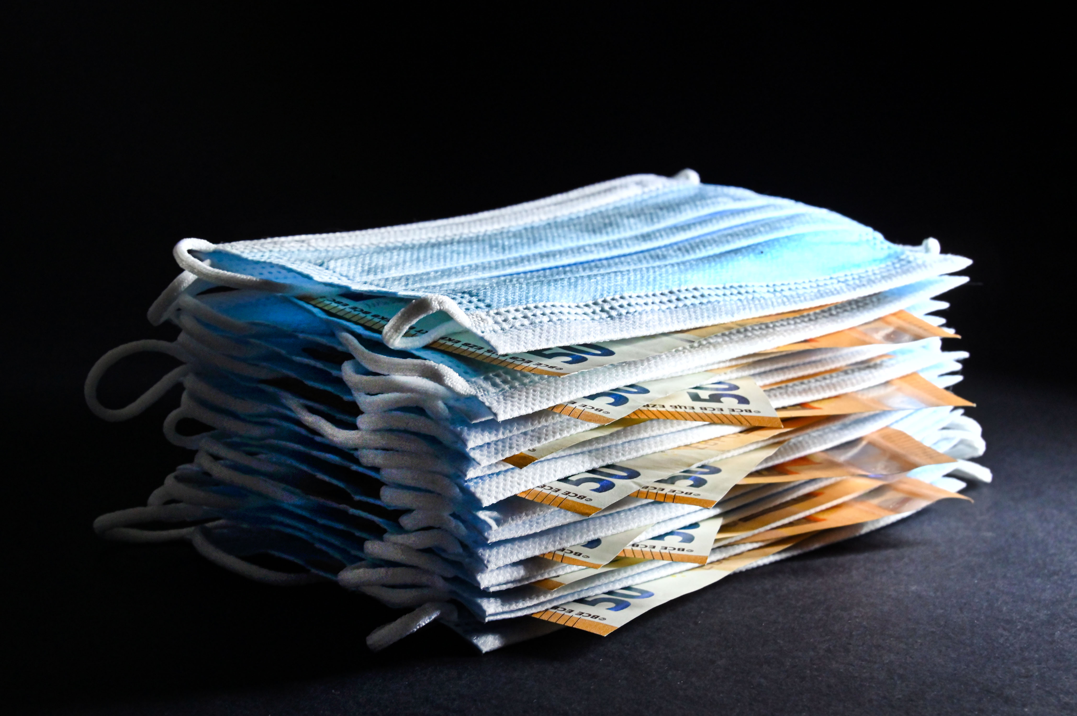 Il Covid e le spese “pazze”, i numeri della macchina dell’emergenza