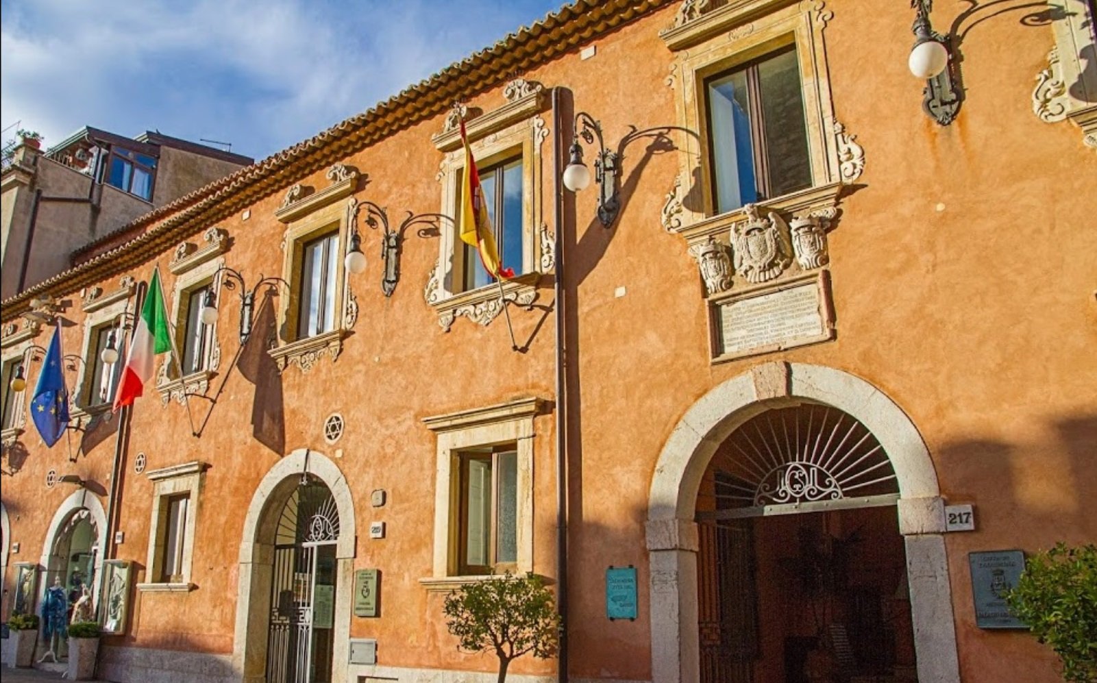 Taormina, la Perla in rosso, passivo da oltre 63 milioni