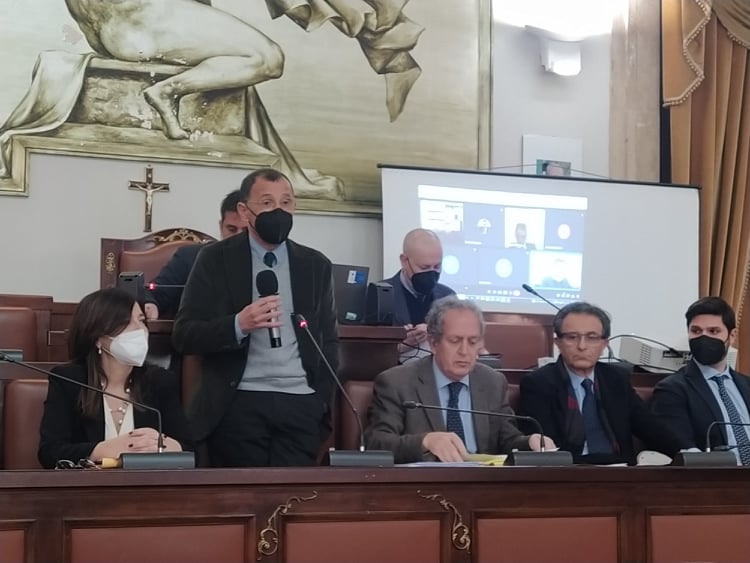 Caro bollette, anche l’acqua rischia l’impennata: l’allarme di Sidra