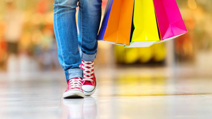 Consumi, rincari fino a 2.300 € a famiglia