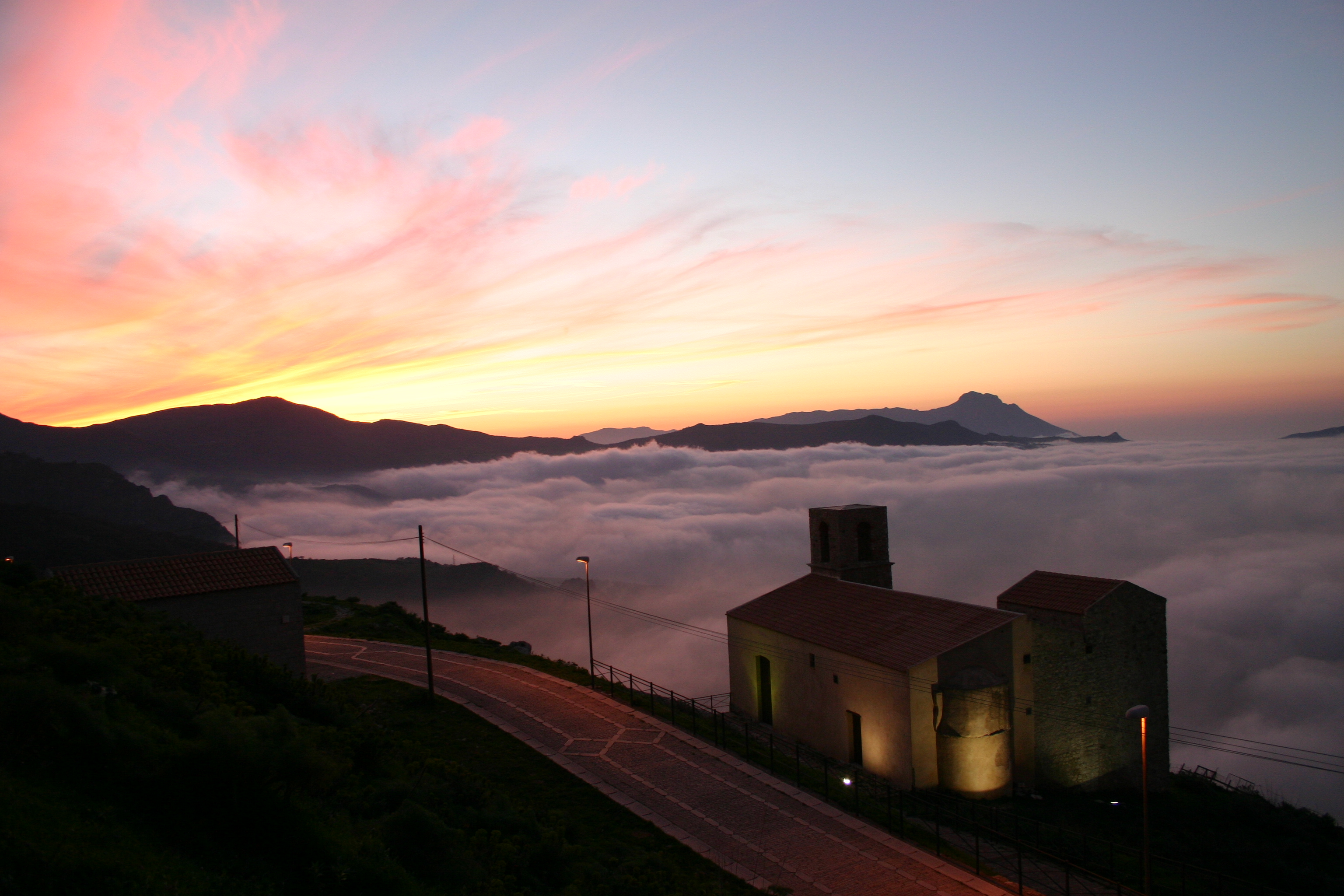 Turismo “lento” in Sicilia, i cammini straordinari da visitare – FOTOGALLERY Turismo “lento” in Sicilia, i cammini straordinari da visitare – FOTOGALLERY