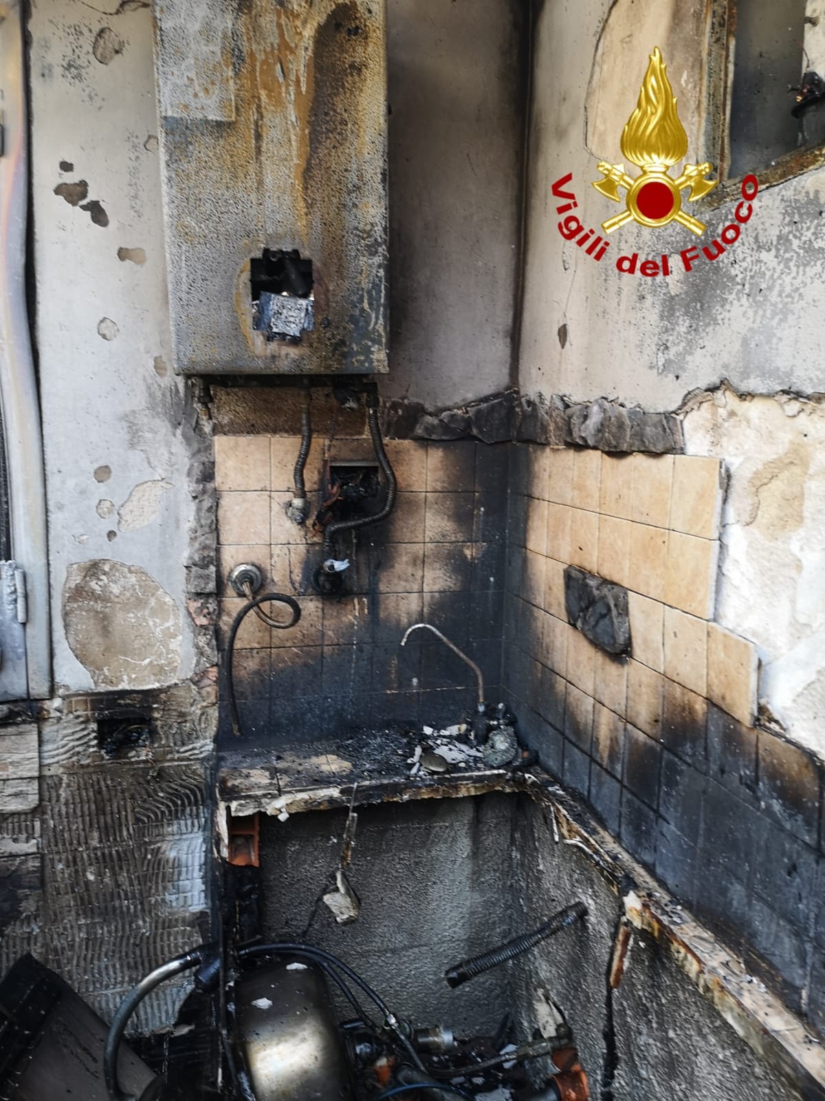 Esplode una bombola di gas in casa, feriti mamma e i due figli a Trapani