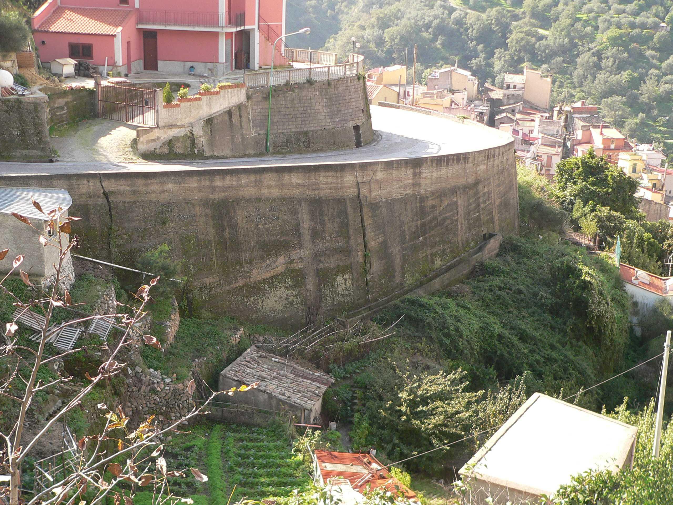 Mandanici, in gara i lavori per consolidare il quartiere Rocca-Carasà