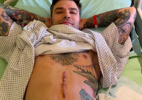 Fedez, la terribile diagnosi: “Ho un tumore al pancreas”. È uno dei più letali