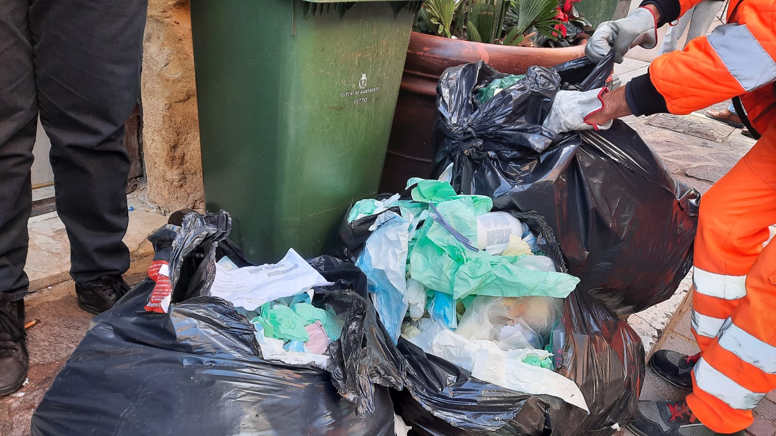 Siracusa, rifiuti Covid a casa, cambio delle regole dal 1 aprile