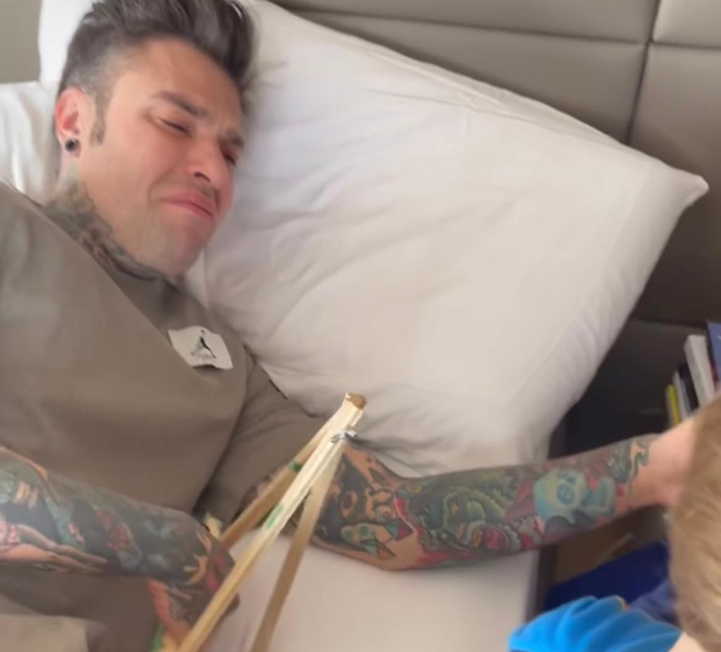 Fedez, la sorpresa del piccolo Leone in ospedale e le lacrime del rapper