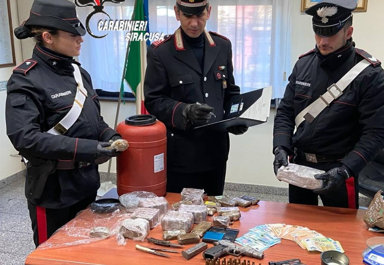 Arresti per droga e armi nel siracusano, c’è anche un minore