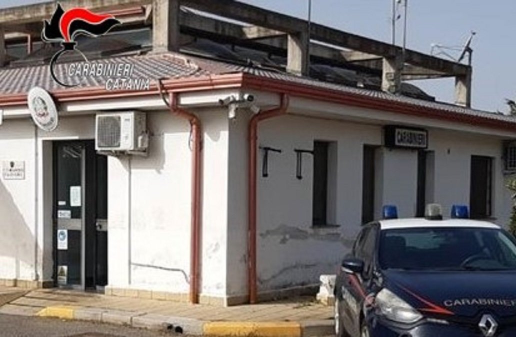 Scordia, botte e minacce ai genitori per avere i soldi per la droga: arrestato 30enne