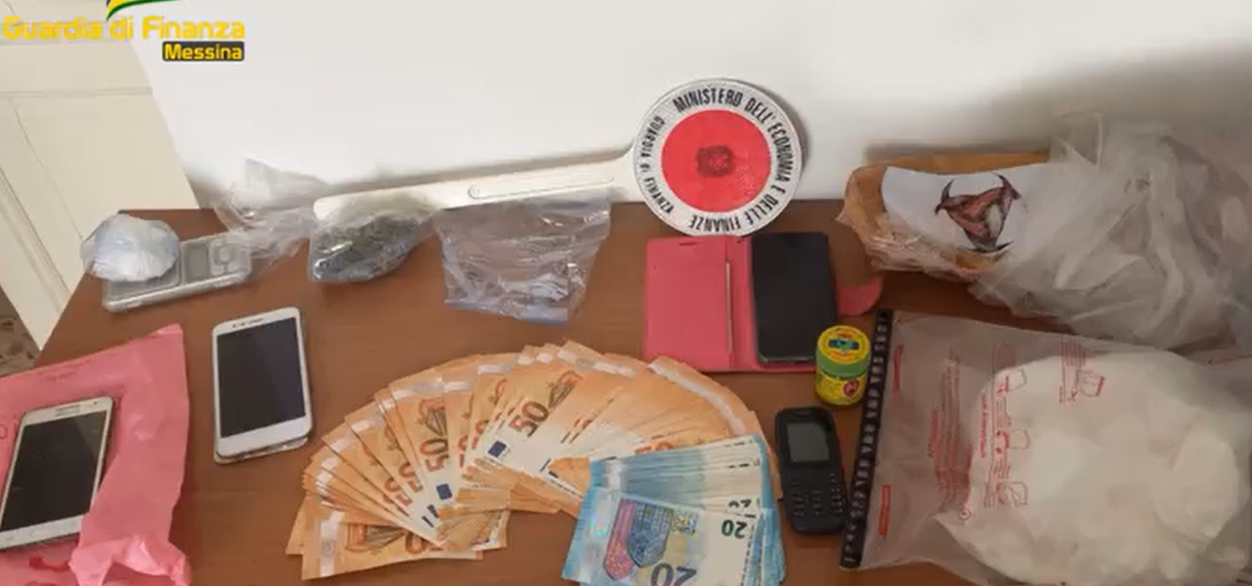 Messina, sequestrato un chilo e mezzo di cocaina agli imbarcaderi: tre arresti