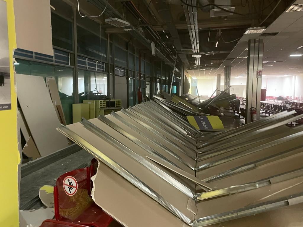 Palermo, incidente al terminal dell’aeroporto, cause e responsabilità del crollo