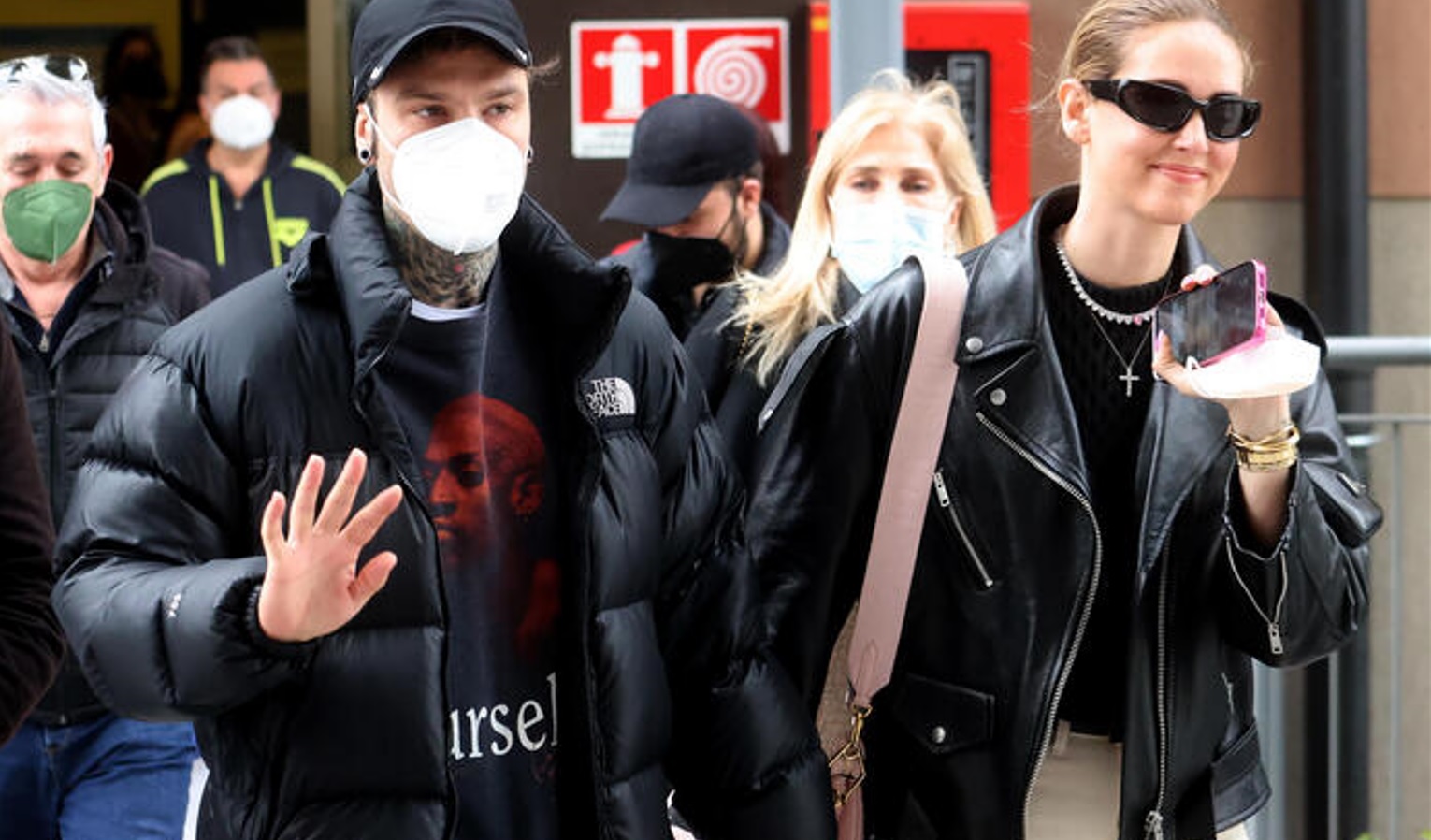 Fedez dimesso dall’ospedale, l’uscita con Chiara Ferragni, ecco cosa ha detto