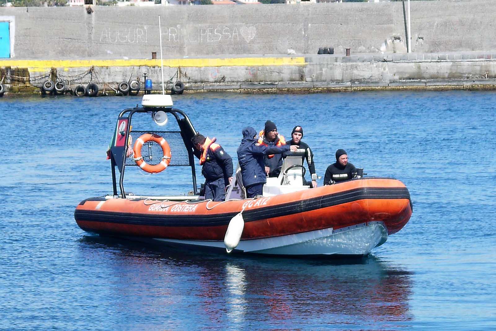 Area marina Protetta Isole Ciclopi, volge al termine il recupero del relitto “Hacuna Matana” ￼￼