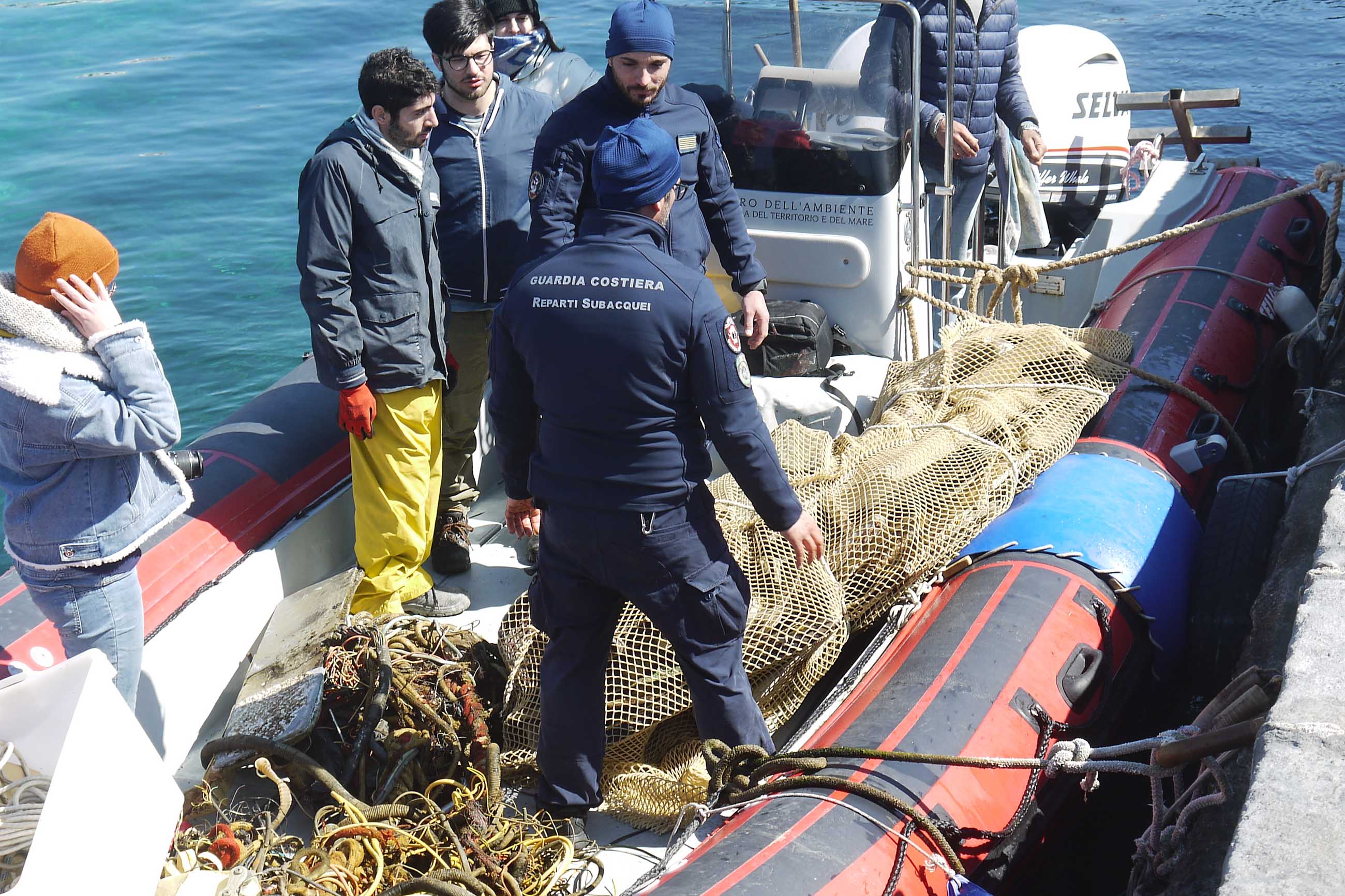 Area marina Protetta Isole Ciclopi, volge al termine il recupero del relitto “Hacuna Matana” ￼￼