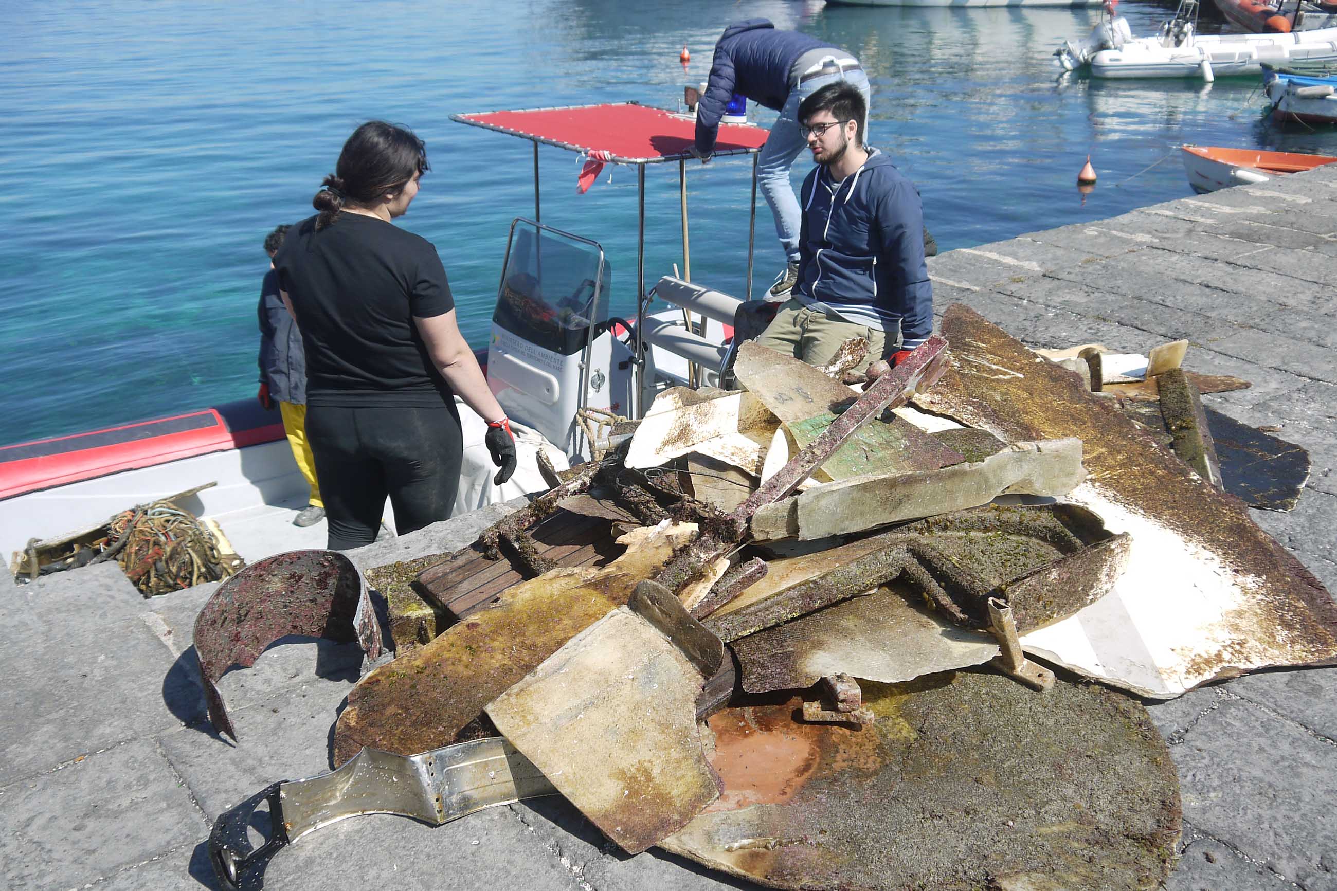 Area marina Protetta Isole Ciclopi, volge al termine il recupero del relitto “Hacuna Matana” ￼￼