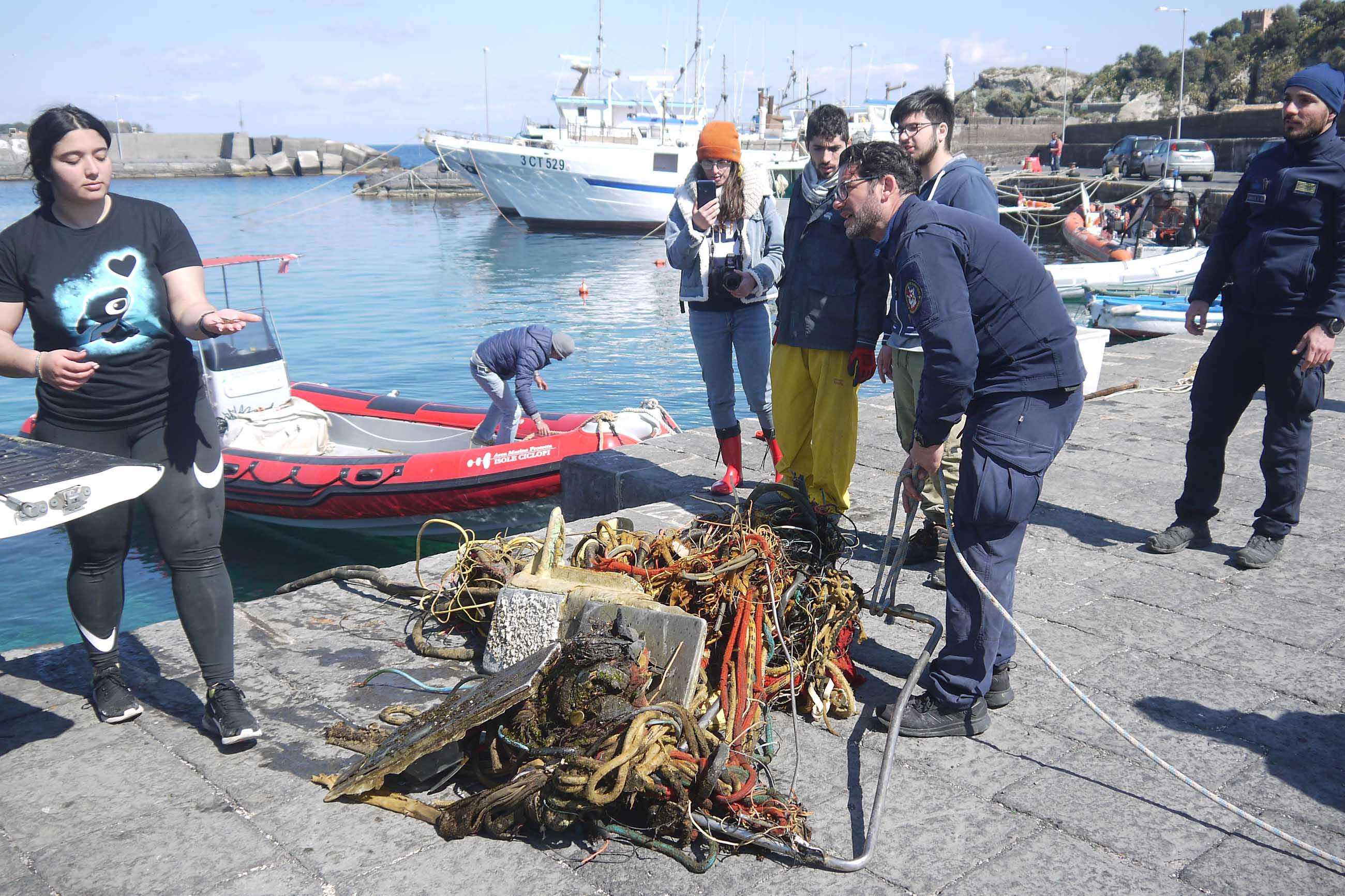 Galleria foto 'Area marina Protetta Isole Ciclopi, volge al termine il recupero del relitto “Hacuna Matana” ￼￼' - foto 2