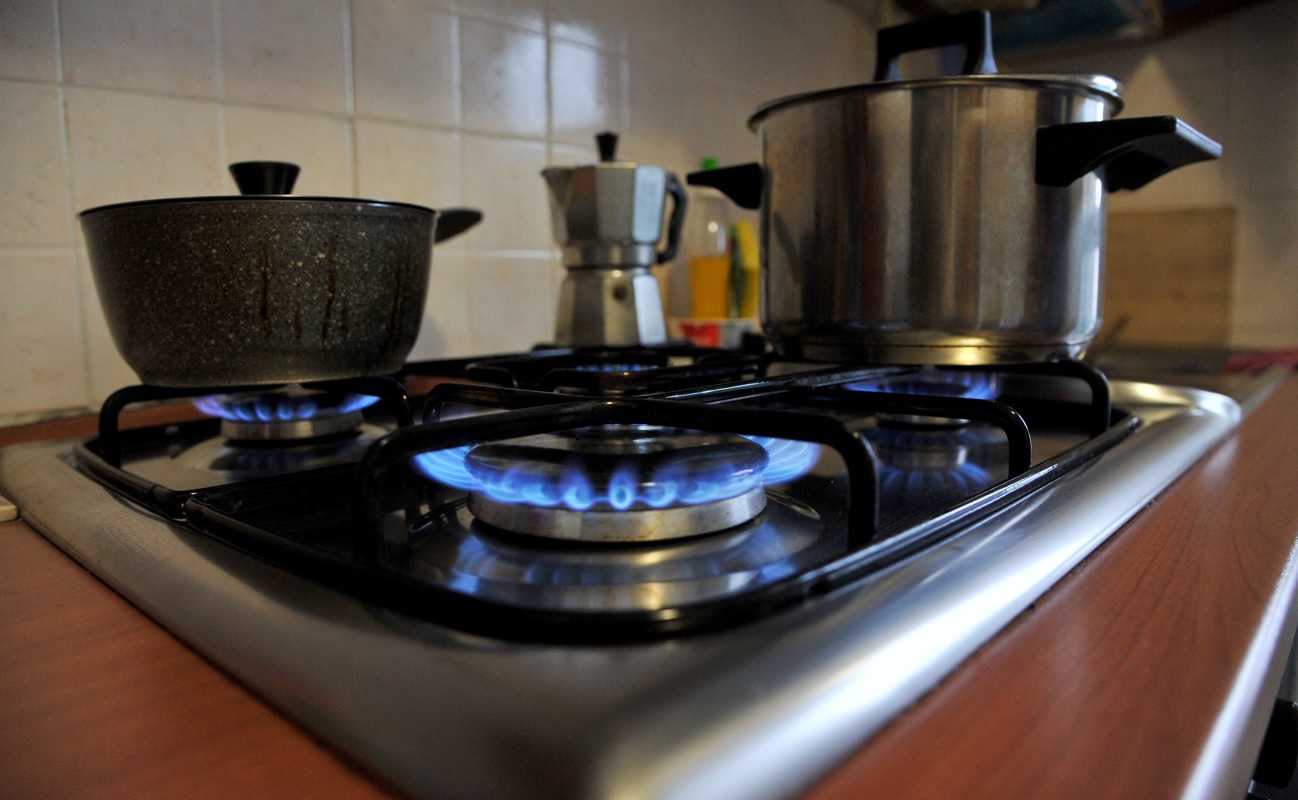 Gas, Arera “Bolletta giù del 12,9%”, Federconsumatori: “Presto per sospiro di sollievo”