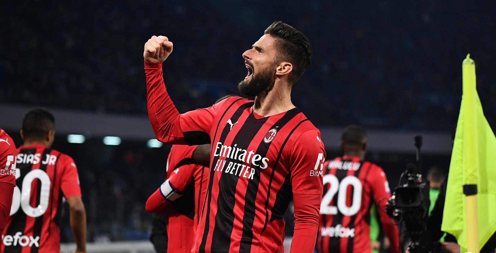 Giroud trascina il Milan in vetta, Napoli ko al Maradona