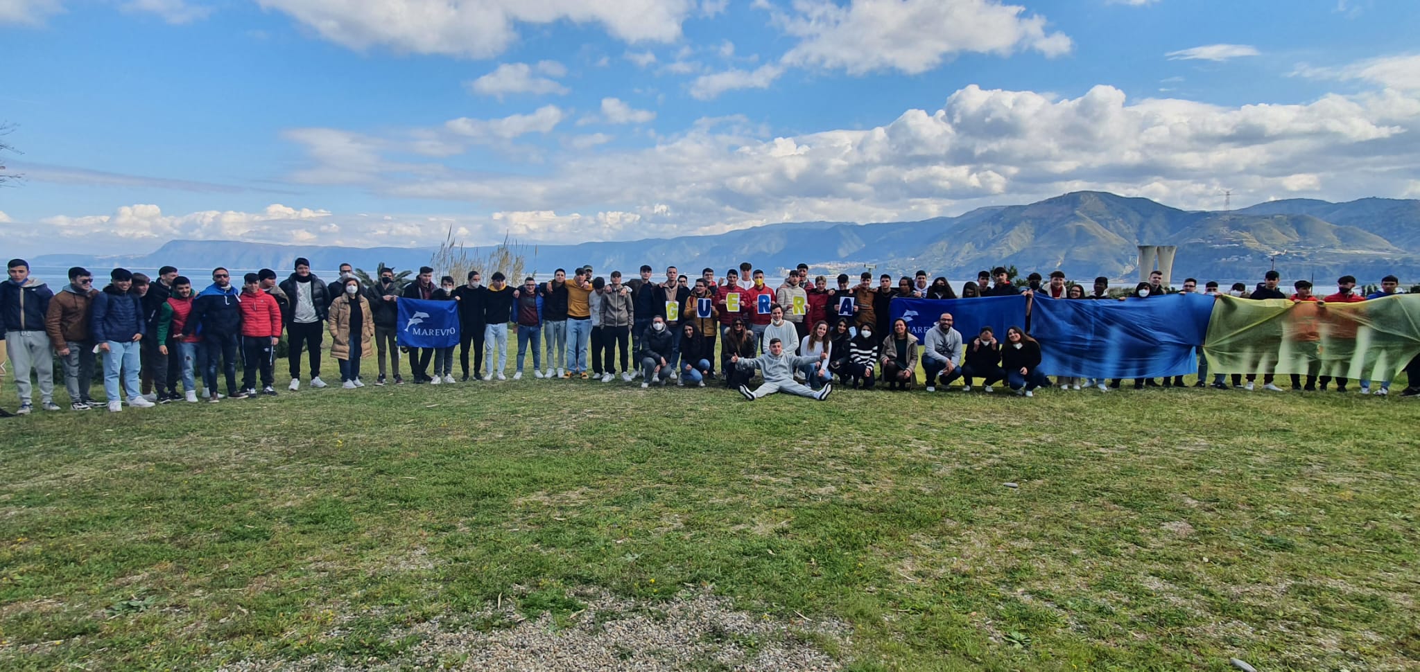 Progetto Nauticinblu, centinaia di studenti puliscono spiagge a Milazzo e Messina (FOTO)