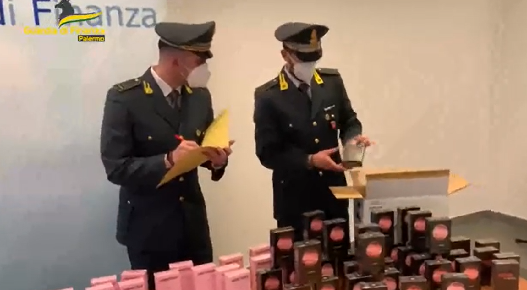 Palermo, sequestrati 114 mila cosmetici: tre denunce