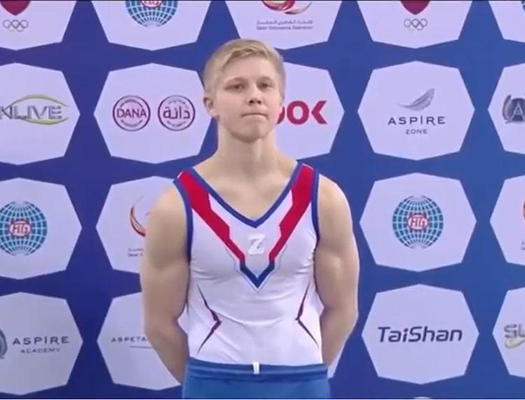 Ginnasta russo Ivan Kuliak mostra “Z” pro guerra Ucraina, “Gesto da condannare”