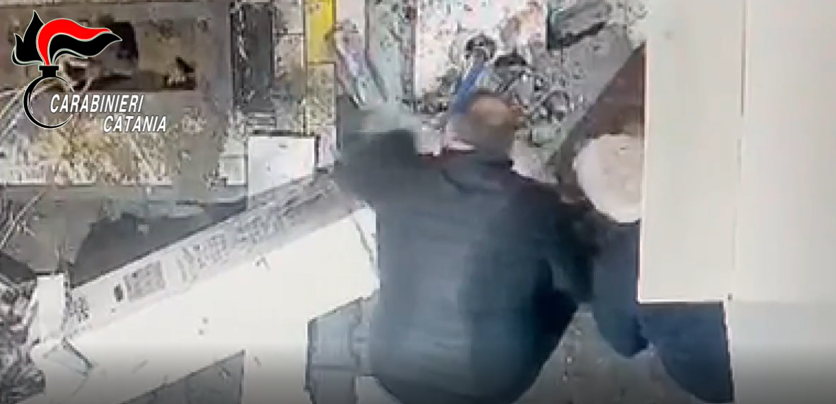 Santa Maria di Licodia, ladri “per caso” in distributore di benzina VIDEO