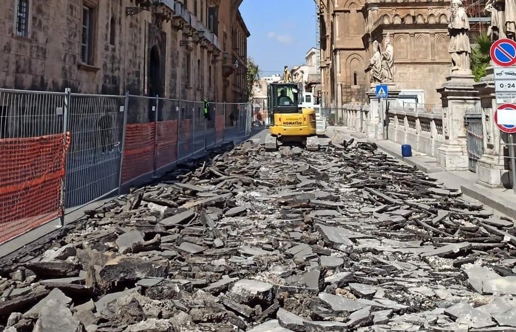 Palermo, lavori in zona Cattedrale: via l’asfalto arriva il basolato storico