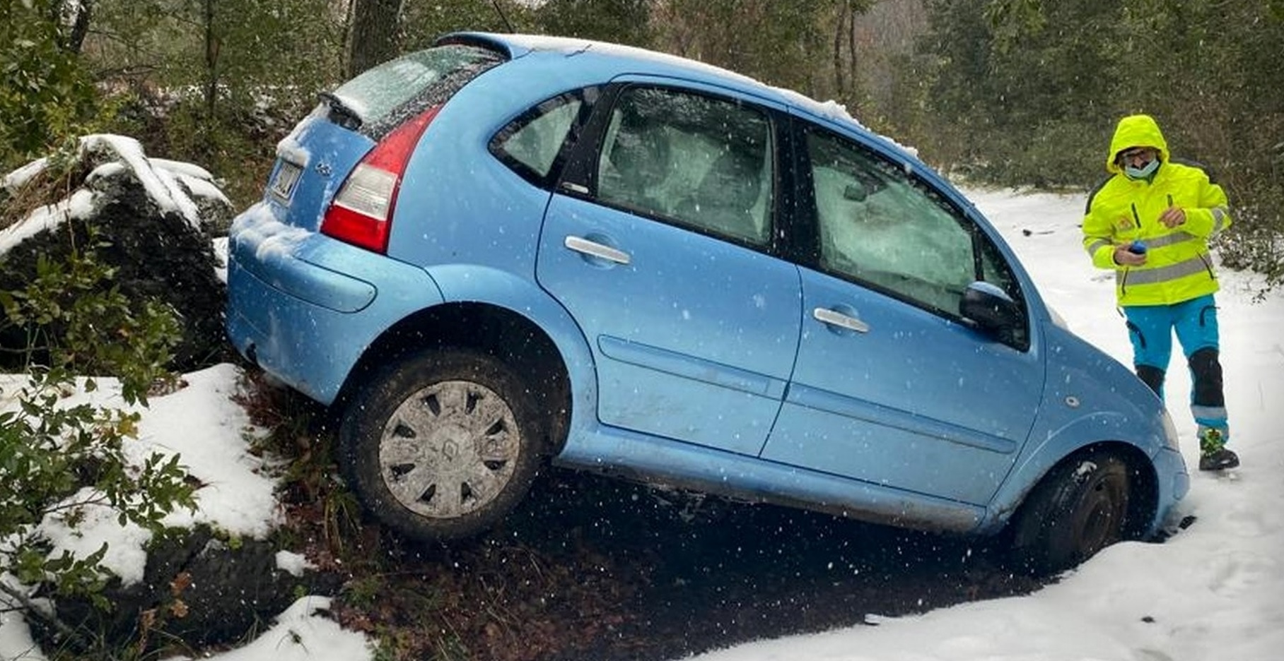 Trovato a Pedara l’anziano scomparso: era rimasto bloccato in auto dalla neve